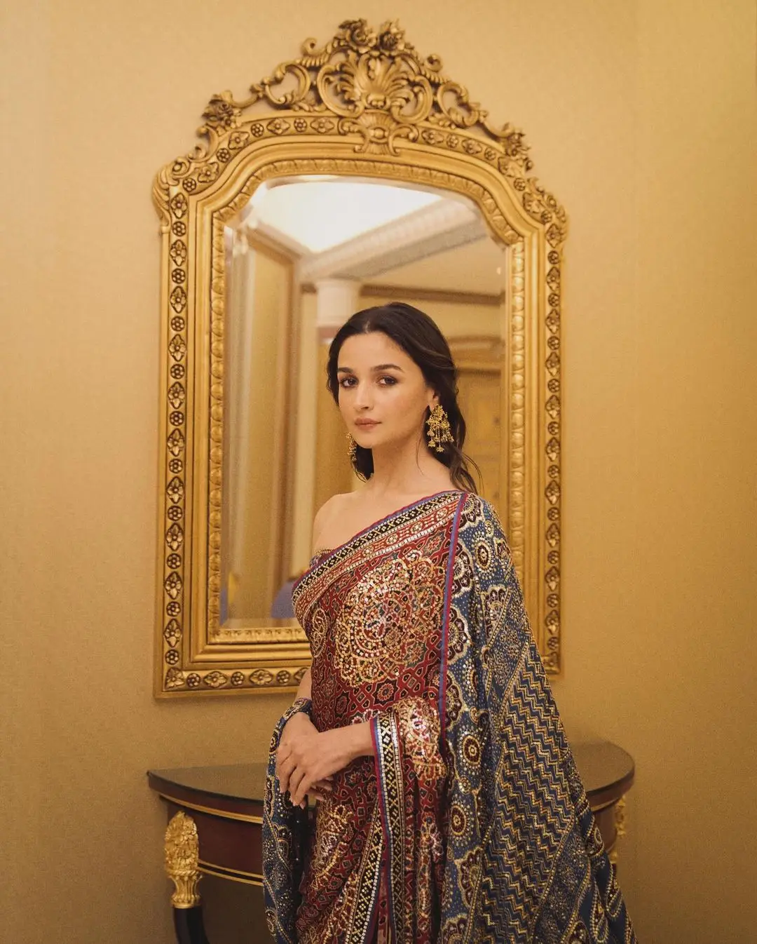 BOLLYWOOD ACTRESS ALIA BHATT PHOTOSHOOT IN MAROON COLOR SAREE 6